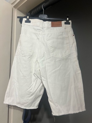 White denim capri jeans new