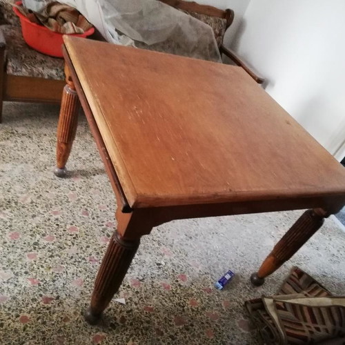 Τραπέζι τετράγωνο μεταχειρισμένο 102cm x 102cm