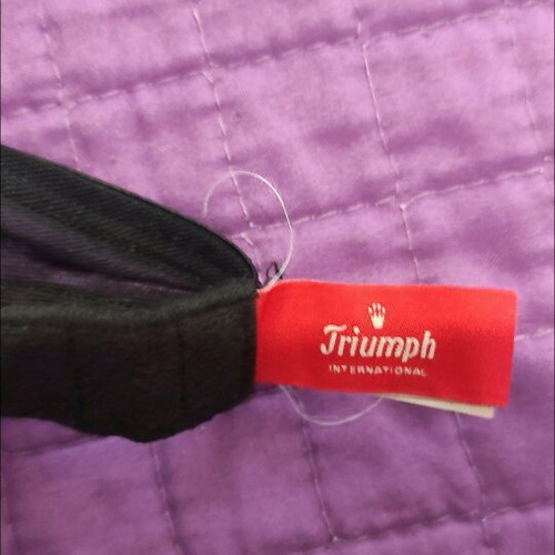 Triumph luxury bras like new, set of 2, white and black with lace