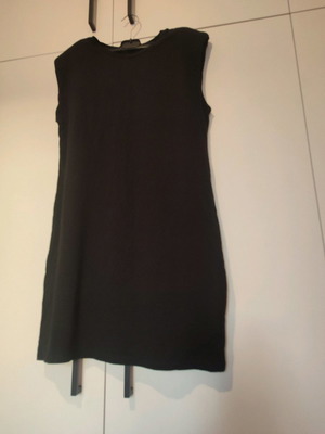 Stradivarius medium μαύρο μακό φόρεμα με βατές μεταχειρισμένο