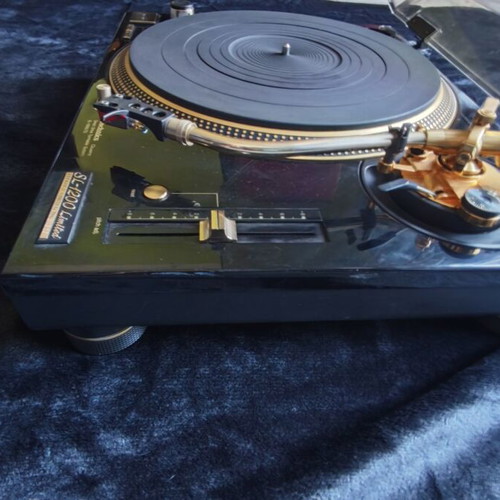 Technics SL-1200 LTD turntable used, 24K gold plated limited edition