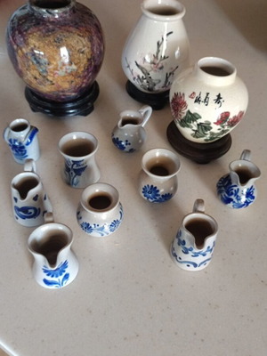 Set of vases and miniatures like new
