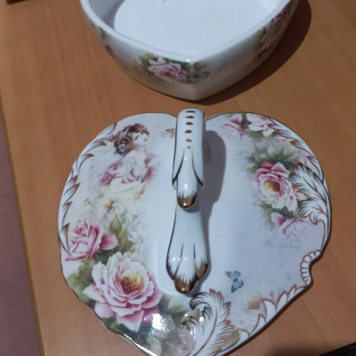 Porcelain centerpiece new in box