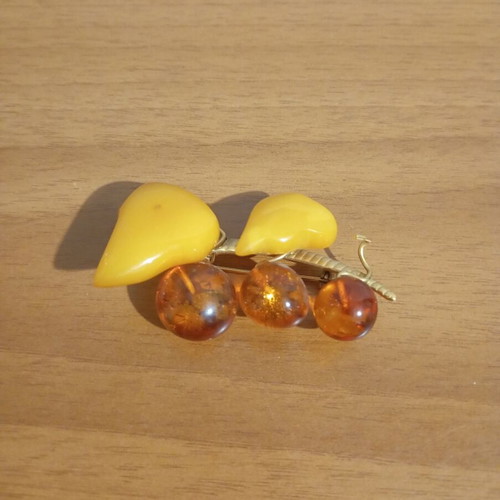 8KR vintage pin used, amber, Russia