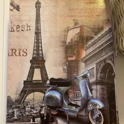 Storage box with Paris design