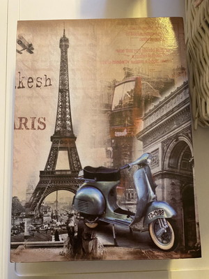 Storage box with Paris design