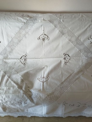 Tablecloth used with knitted lace and handmade corners 1.70x1.70