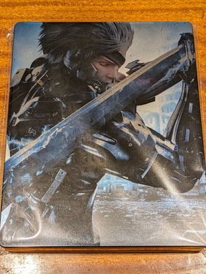 Metal Gear Revengeance официален steelbook употребяван, само японско издание