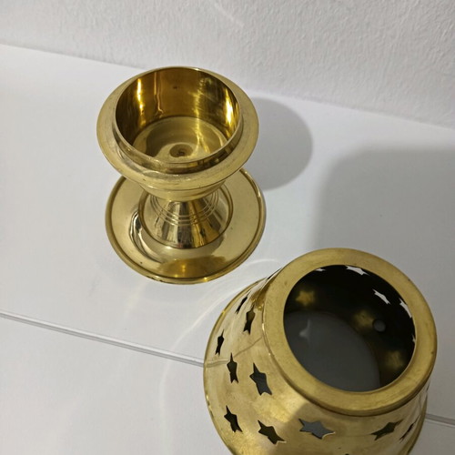 Candle holder for tealight used, gold color with stars