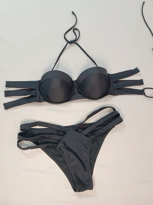 Black strappy push up bikini like new, size large