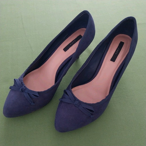 Zara Navy Suede Kitten Heels Size 39 Like New