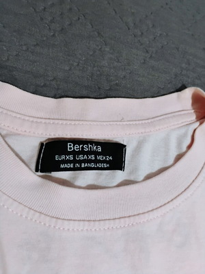 Bershka T-shirt I Have A Crush On Me soft pink XS like new
