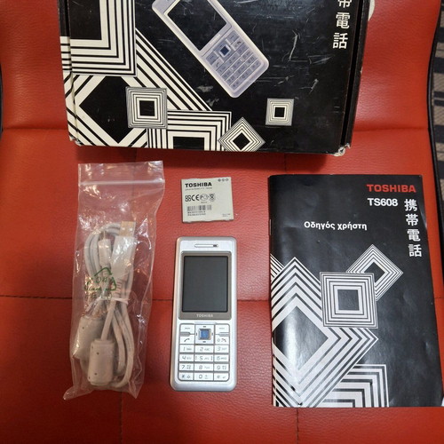 TOSHIBA TS608 used with box, manual, handsfree and USB cable