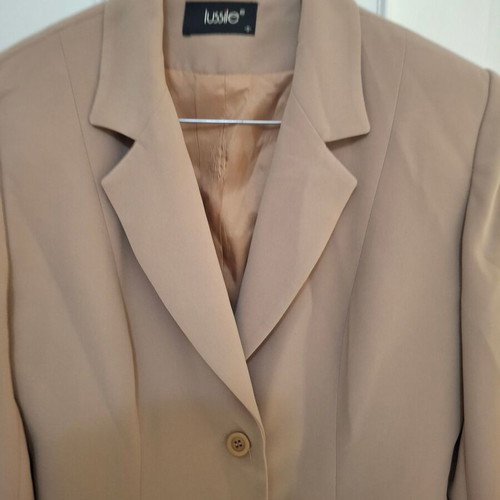 Lussile beige suit small, jacket and trousers like new