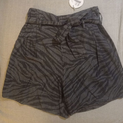 Namaste high-waisted shorts new, size S with belt