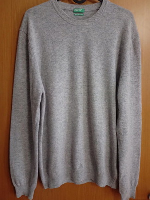 Benetton sweater size Large like new, merino wool gray