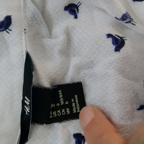 Sleeveless shirt with small birds H&M like new
