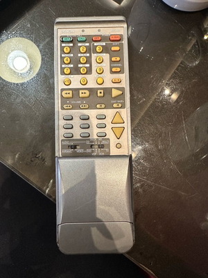 Denon remote control like new from av10se