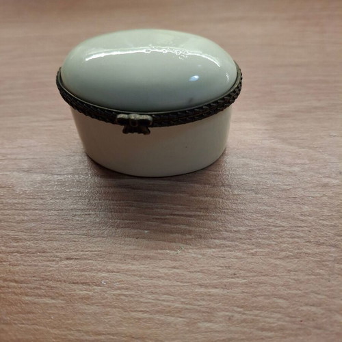 Vintage jewelry box like new