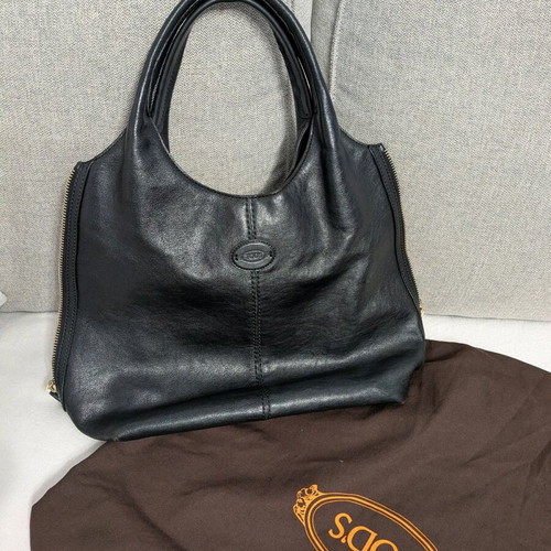 Tod's black handbag in like new condition