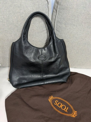 Tod's black handbag in like new condition