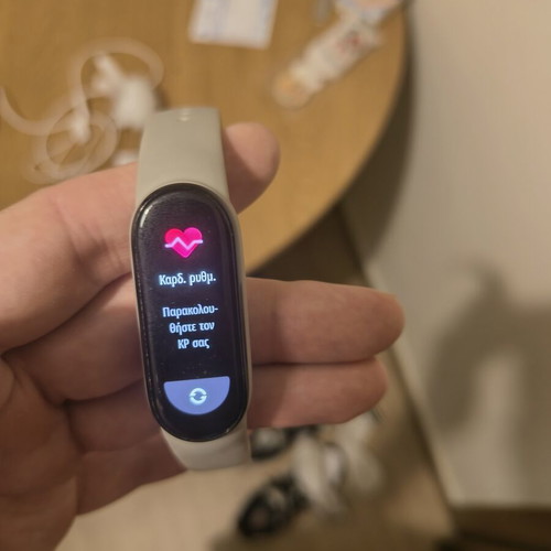 Xiaomi Band 6 like new with AMOLED screen and long battery life