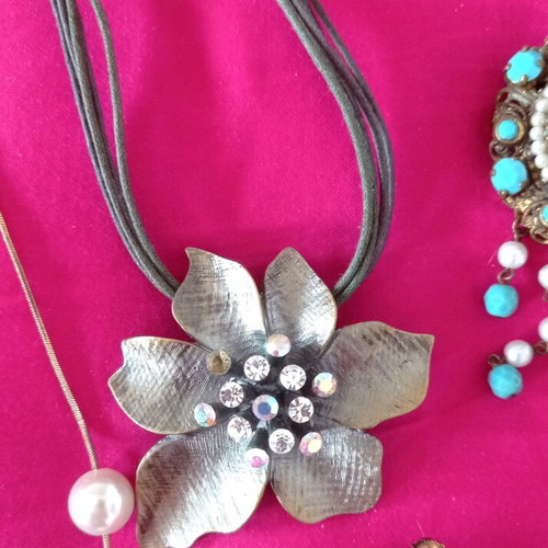 Vintage faux bijoux set used with missing parts