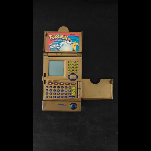 Tiger Electronics Pokémon Pokedex Deluxe Gold 2001 like new