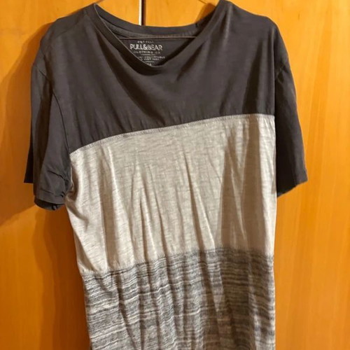 Pull & Bear men's colorblock t-shirt size M like new