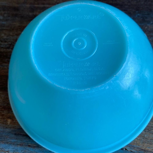 Vintage Tupperware bowl used, blue with red lid