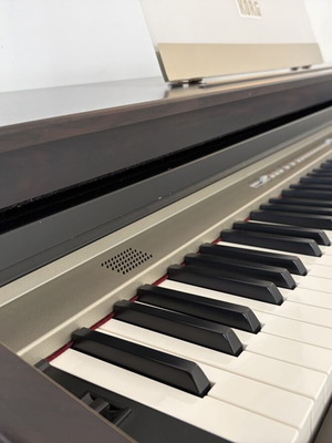 Korg EC350 digital piano 88 keys with hammer action like new