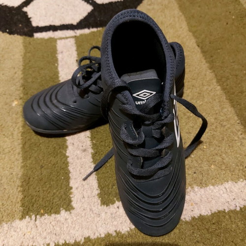 Umbro kids football shoes like new, size 35.5, blue