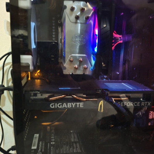 Pc RTX 4060 Eagle Ryzen 7 5700X like new, 16GB DDR4, 500GB SSD