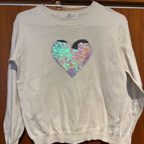 H&M white knitted sweater with color-changing sequin heart, like new