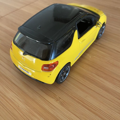 Bburago Citroën DS3 1:32 diecast model used, yellow with black roof