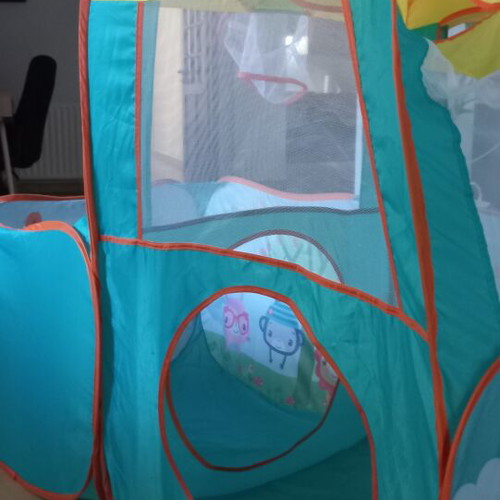 Children's Play Tent like new, easy to fold and store