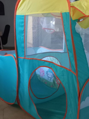 Children's Play Tent like new, easy to fold and store