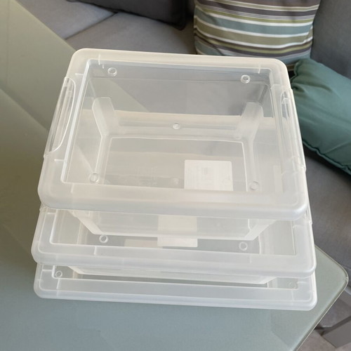 Plastic storage boxes with lids 2LT, 4LT, 6LT like new