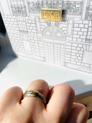 Silver ring with moon design used