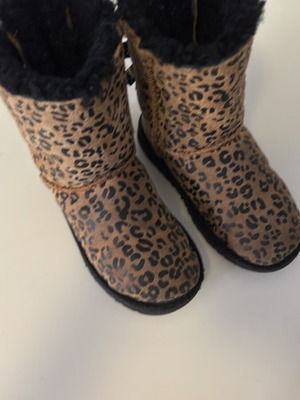 Ugg animal print μπότες για κορίτσια ν.30 σαν καινούργιο