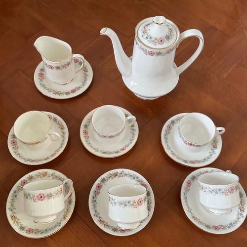 Royal Albert Paragon Belinda tea set, 6 cups with saucers, tall teapot and creamer