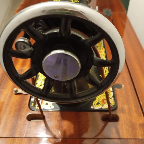 Ideal De Luxe treadle sewing machine like new