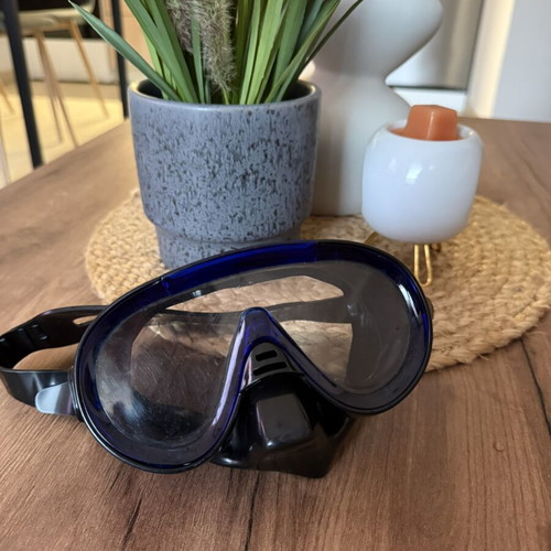 Sea mask like new with minimal beach use