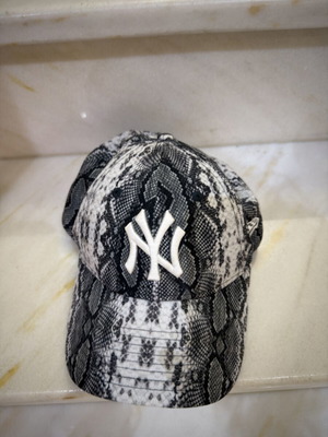 New Era baseball cap with animal print