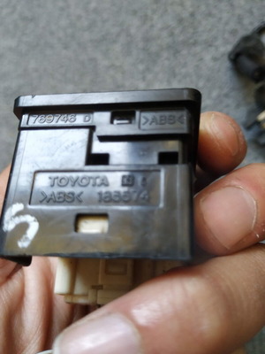 Toyota Rav 4 2.0 D-4D mirror button used