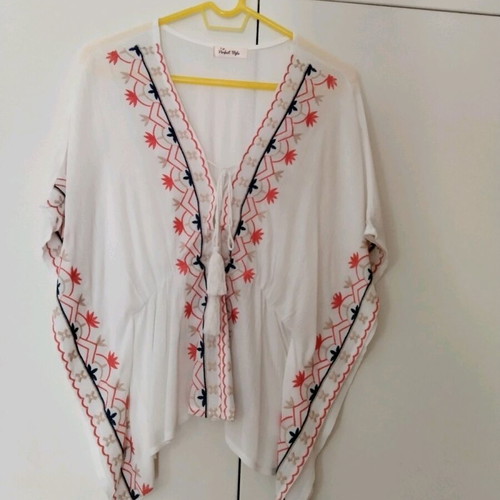 White tunic with embroidery one size like new
