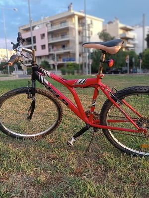 Ποδήλατο mountain 26" κόκκινο με ταχύτητες μεταχειρισμένο, σε καλή κατάσταση