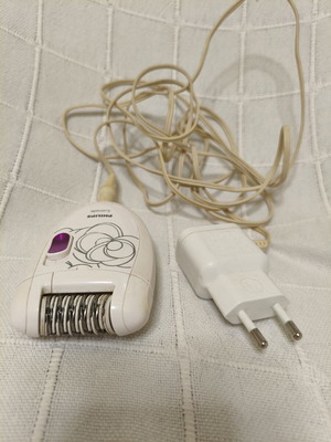 Philips Satinelle Epilator used with 20 tweezers and 2 speed settings