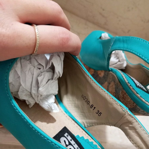 Turquoise platform shoes like new, size 35 with unique heel
