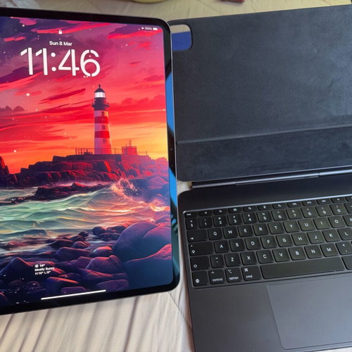 iPad Pro 2024 13 inch 1TB with Nano Texture Glass like new with Magic Keyboard